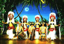 Danse_groupe_tahitisoleil.jpg (41387 octets)